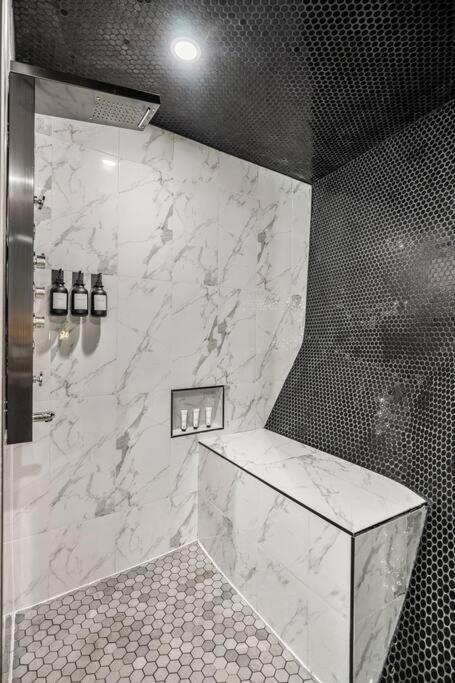 Villa Dome House Yyc, Iconic, Luxury, Backyard Oasis *