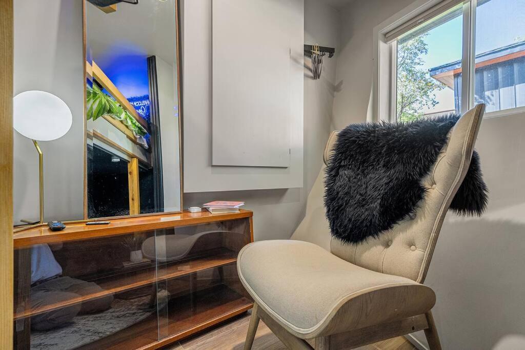 Dome House Yyc, Iconic, Luxury, Backyard Oasis Villa Calgary