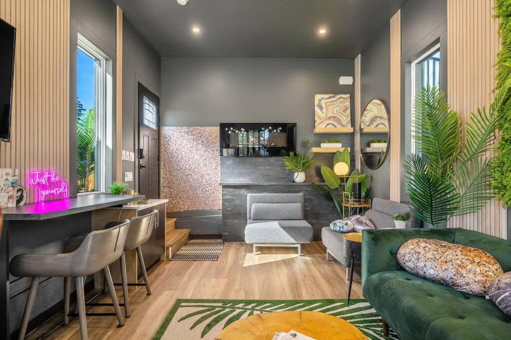 Villa Dome House Yyc, Iconic, Luxury, Backyard Oasis Calgary