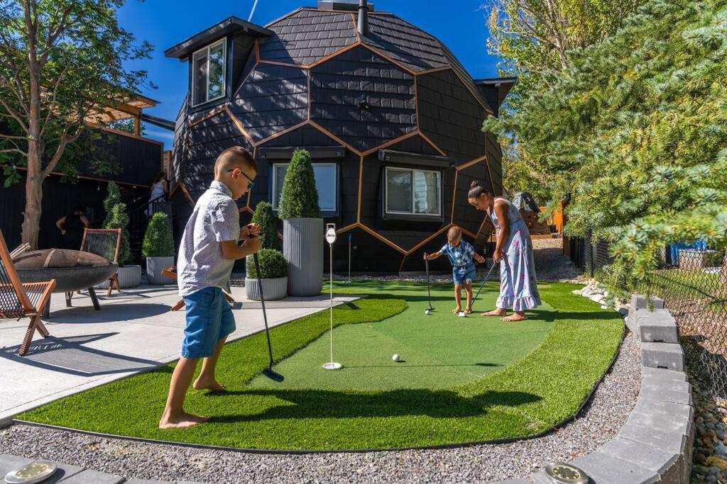 Dome House Yyc, Iconic, Luxury, Backyard Oasis Villa *