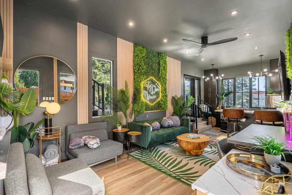 Villa Dome House Yyc, Iconic, Luxury, Backyard Oasis Calgary