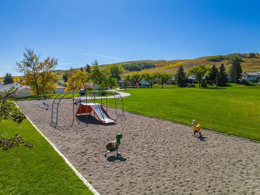 Dome House Yyc, Iconic, Luxury, Backyard Oasis Villa Calgary