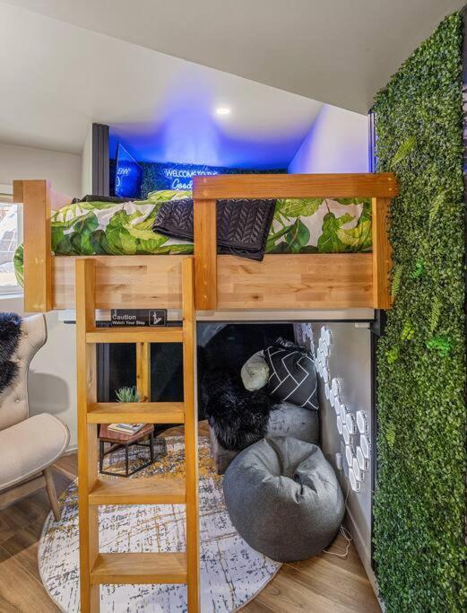 Dome House Yyc, Iconic, Luxury, Backyard Oasis Villa Calgary