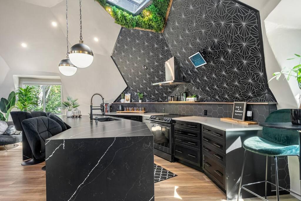Dome House Yyc, Iconic, Luxury, Backyard Oasis * Calgary
