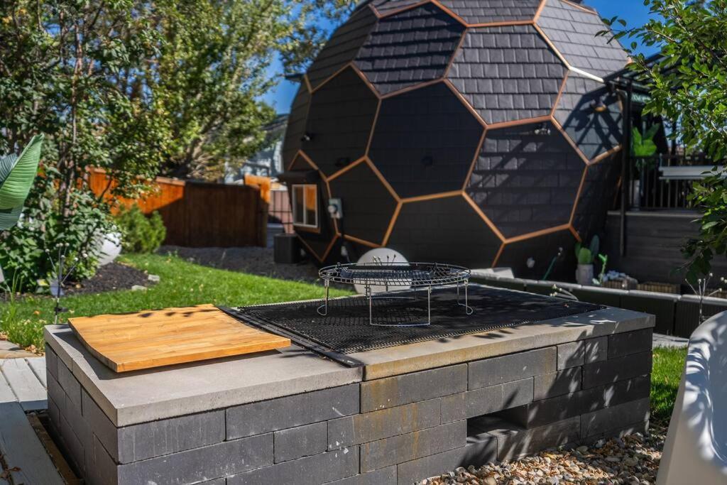 Villa Dome House Yyc, Iconic, Luxury, Backyard Oasis *