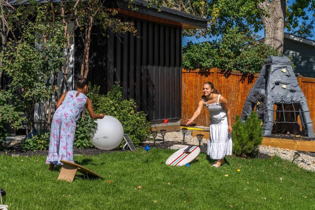 Dome House Yyc, Iconic, Luxury, Backyard Oasis Villa *